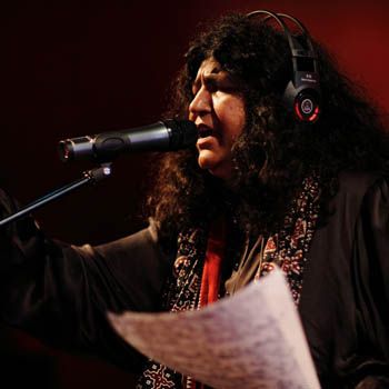 Abida Parveen Receives Lifetime Achievement Award In India